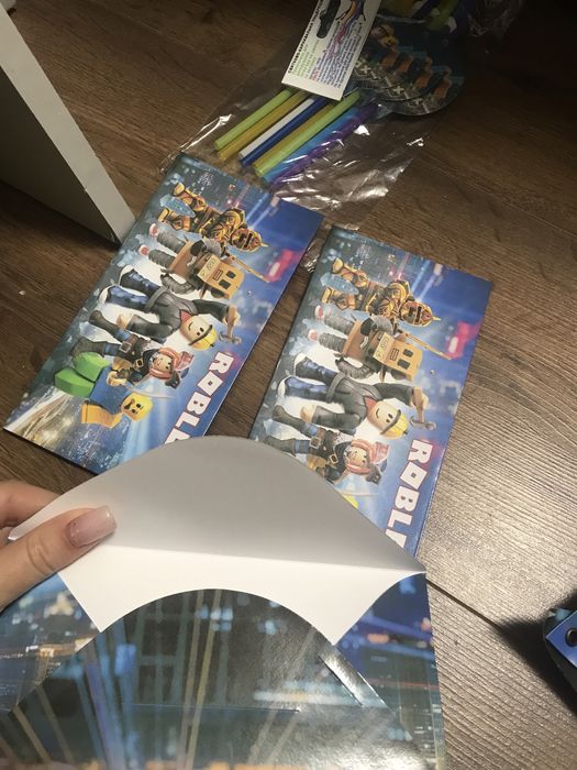 Роблокс конверти і подарун папір