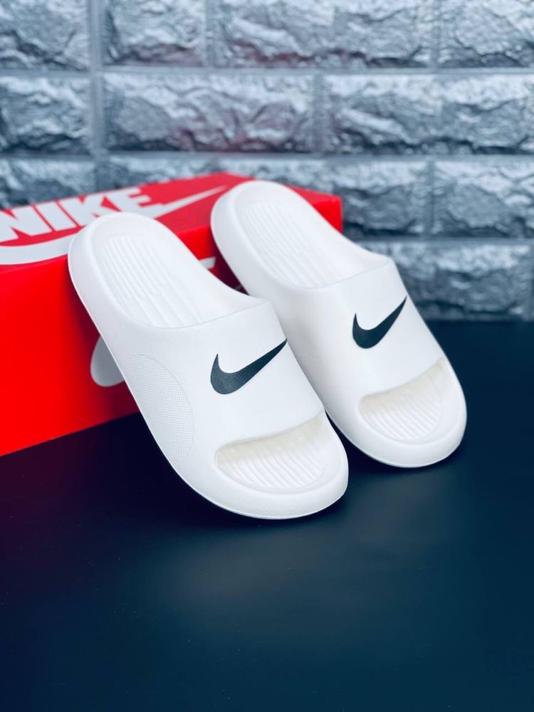 Шлепанцы Nike Victori мужские Пляжные белые шлепки сланцы Найк 36-45