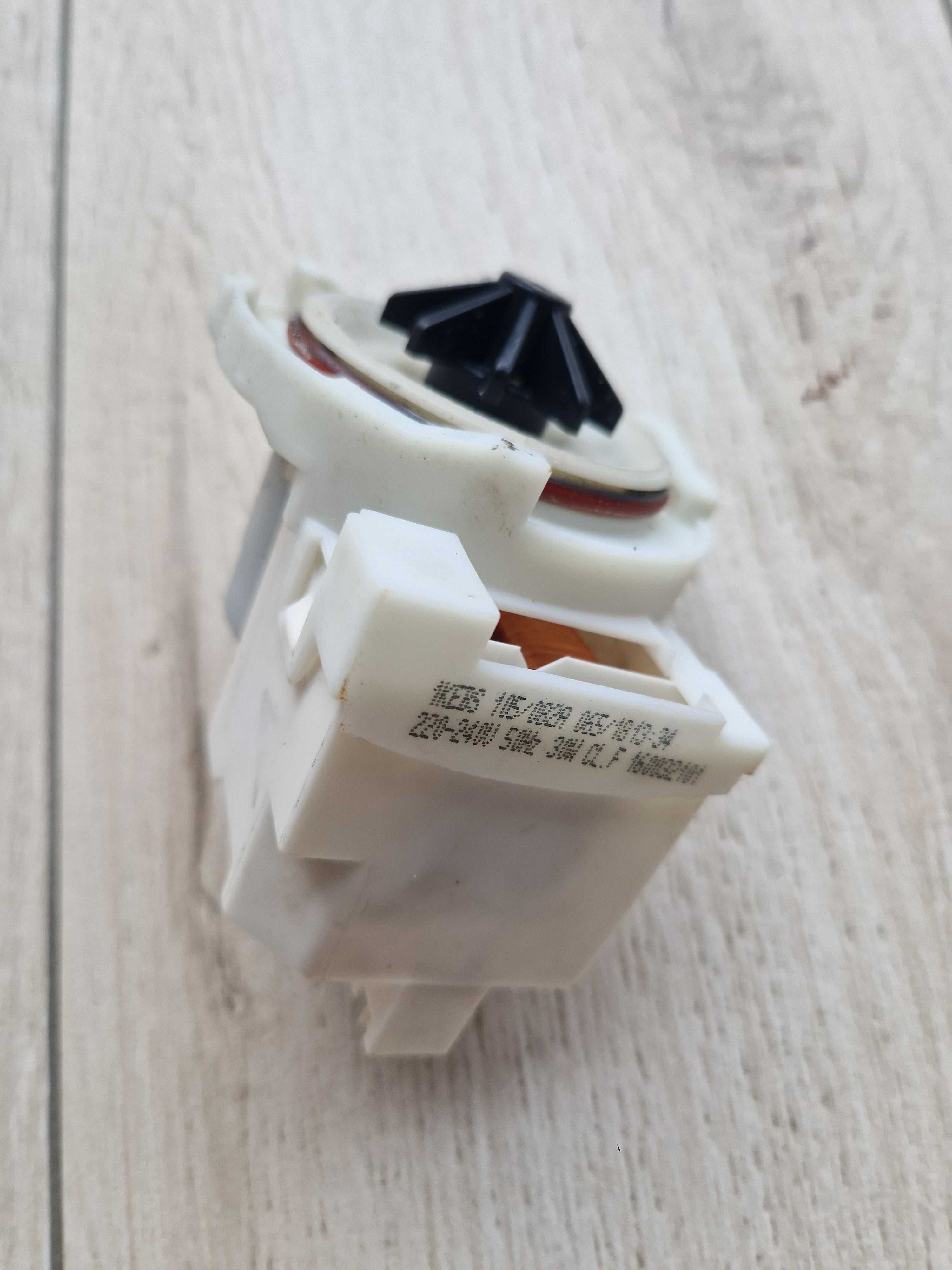 Silnik pompy odpływowej do zmywarki Hotpoint LSTF 9M124 C EU,