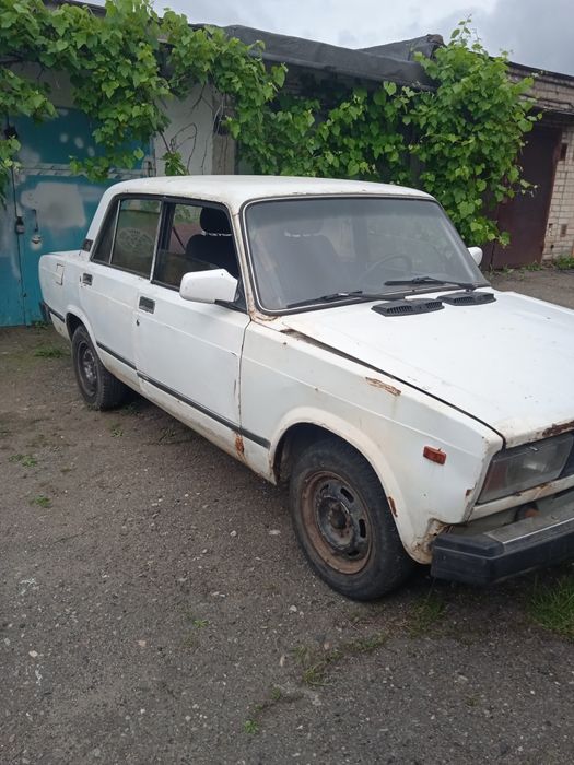 Продаю машину ваз 2105