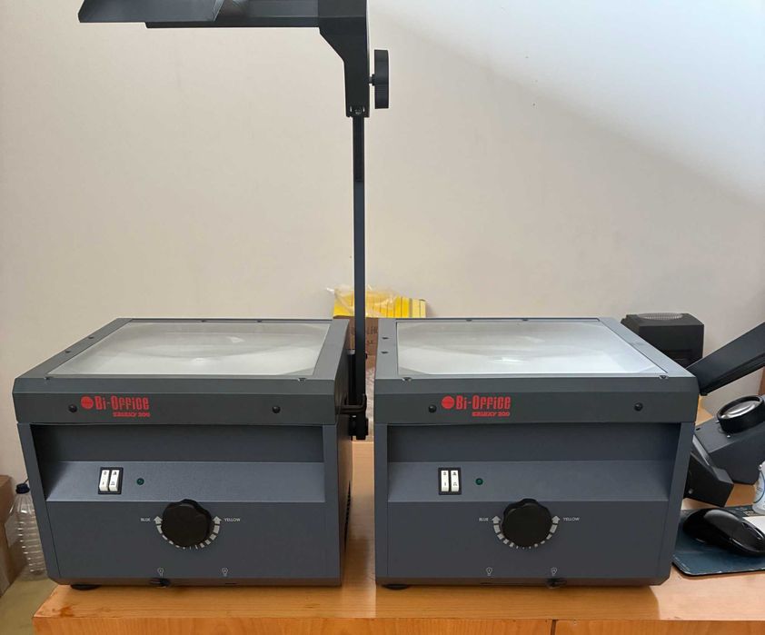 Retroprojetor de folhas de acetato - Qtd. 2 Und.