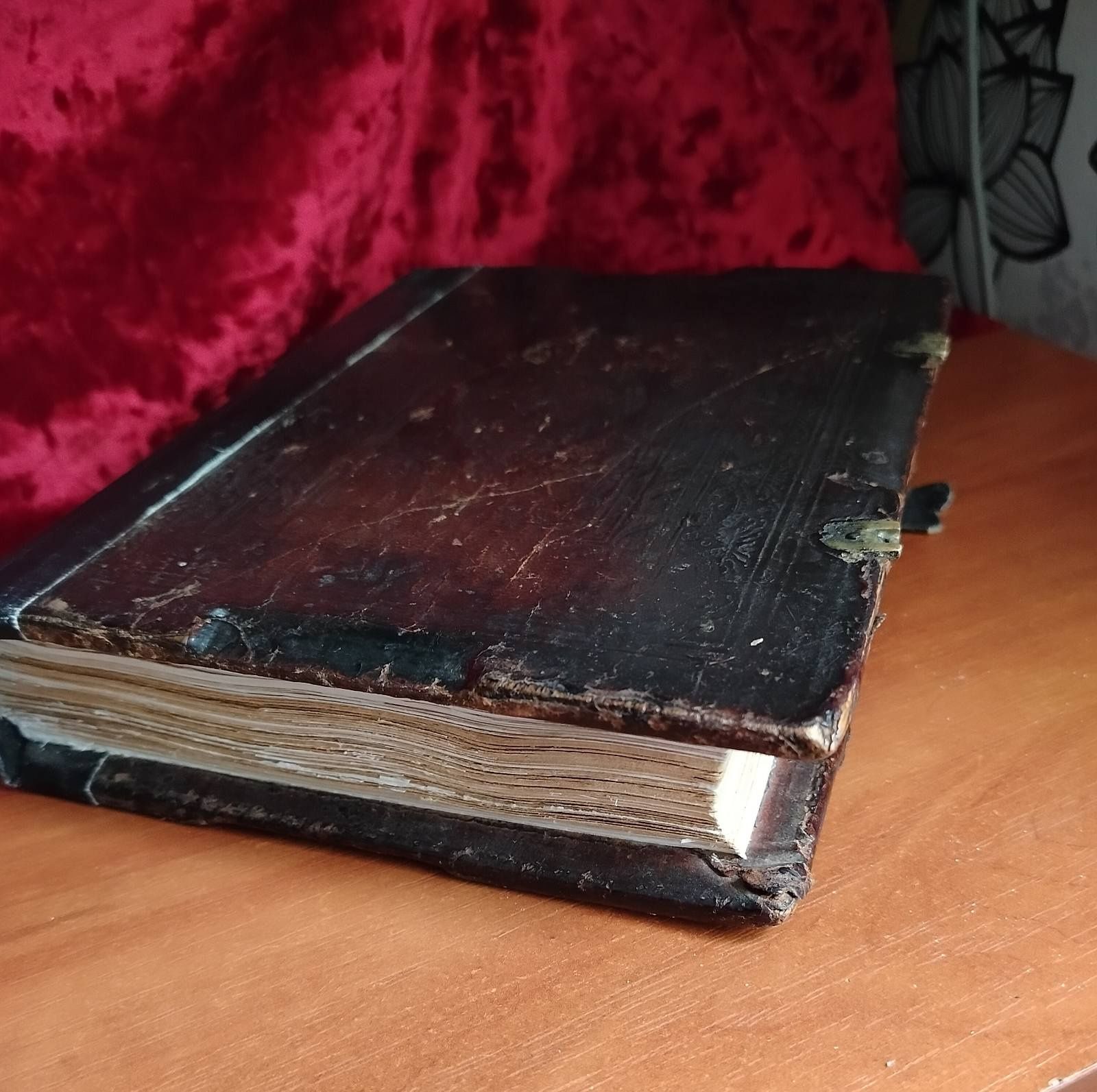 Страсти  Христовы старовинна колекційна антикварна книга