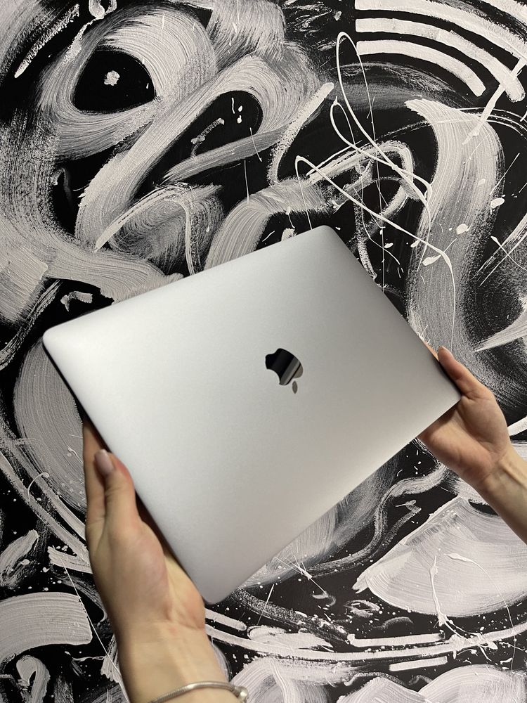 Apple MacBook pro 13 2019 256 Gb 8Ram РОЗСТРОЧКА 700$ Touch Bar озу гб