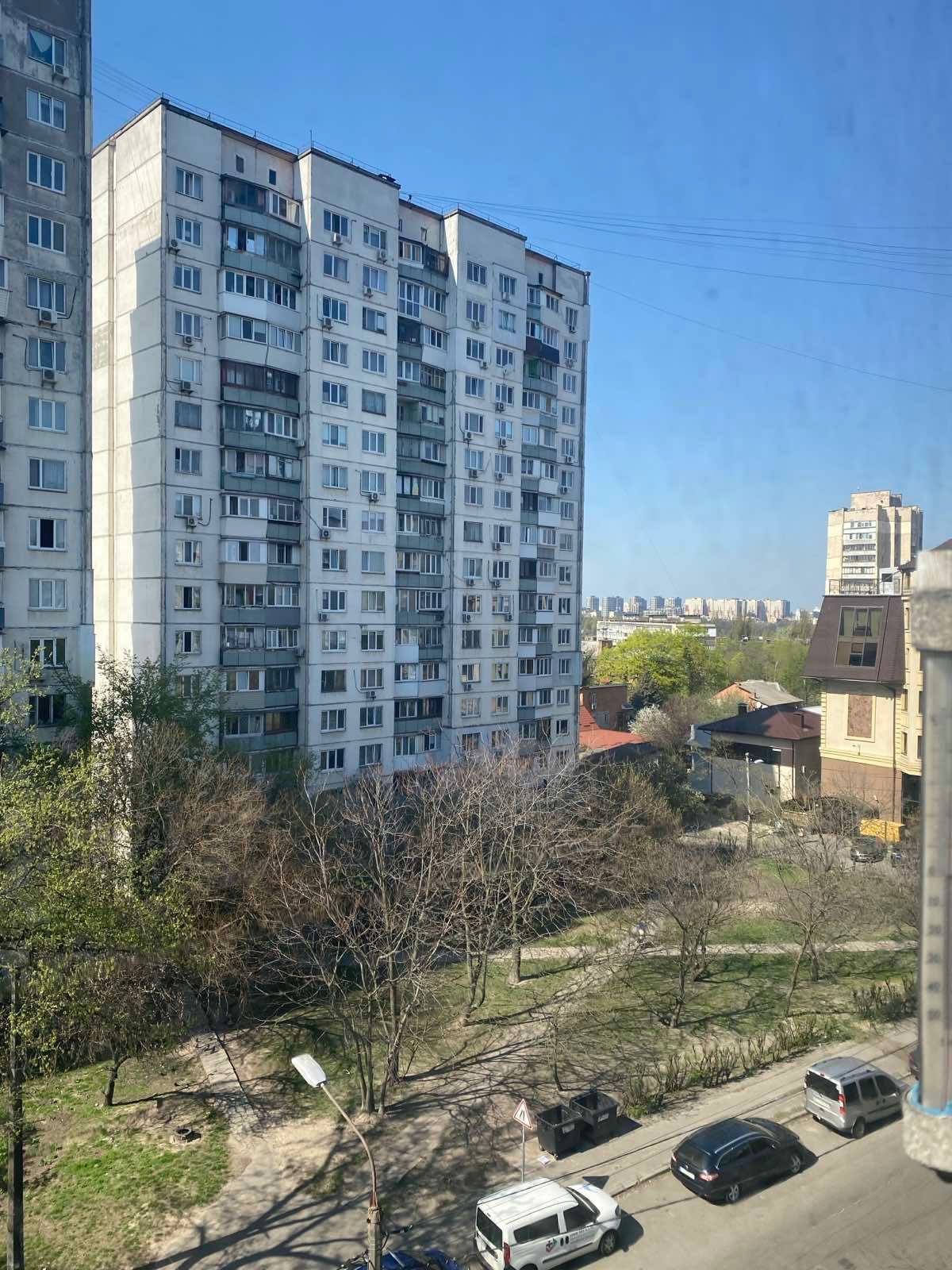 2 кім., 51м, метро, вул. Ризька 16