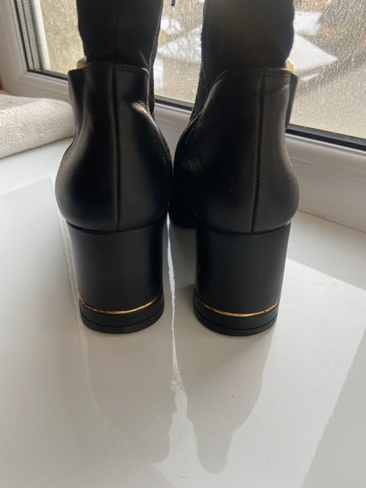 Шкіряні ботильони