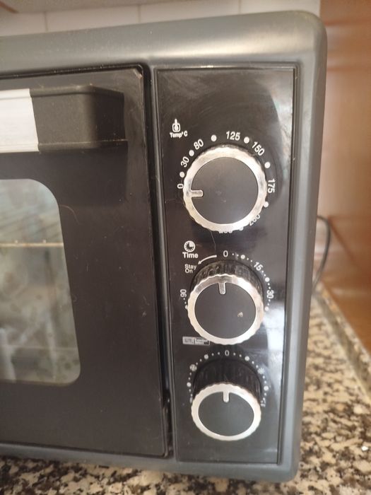 Forno eléctrico grande