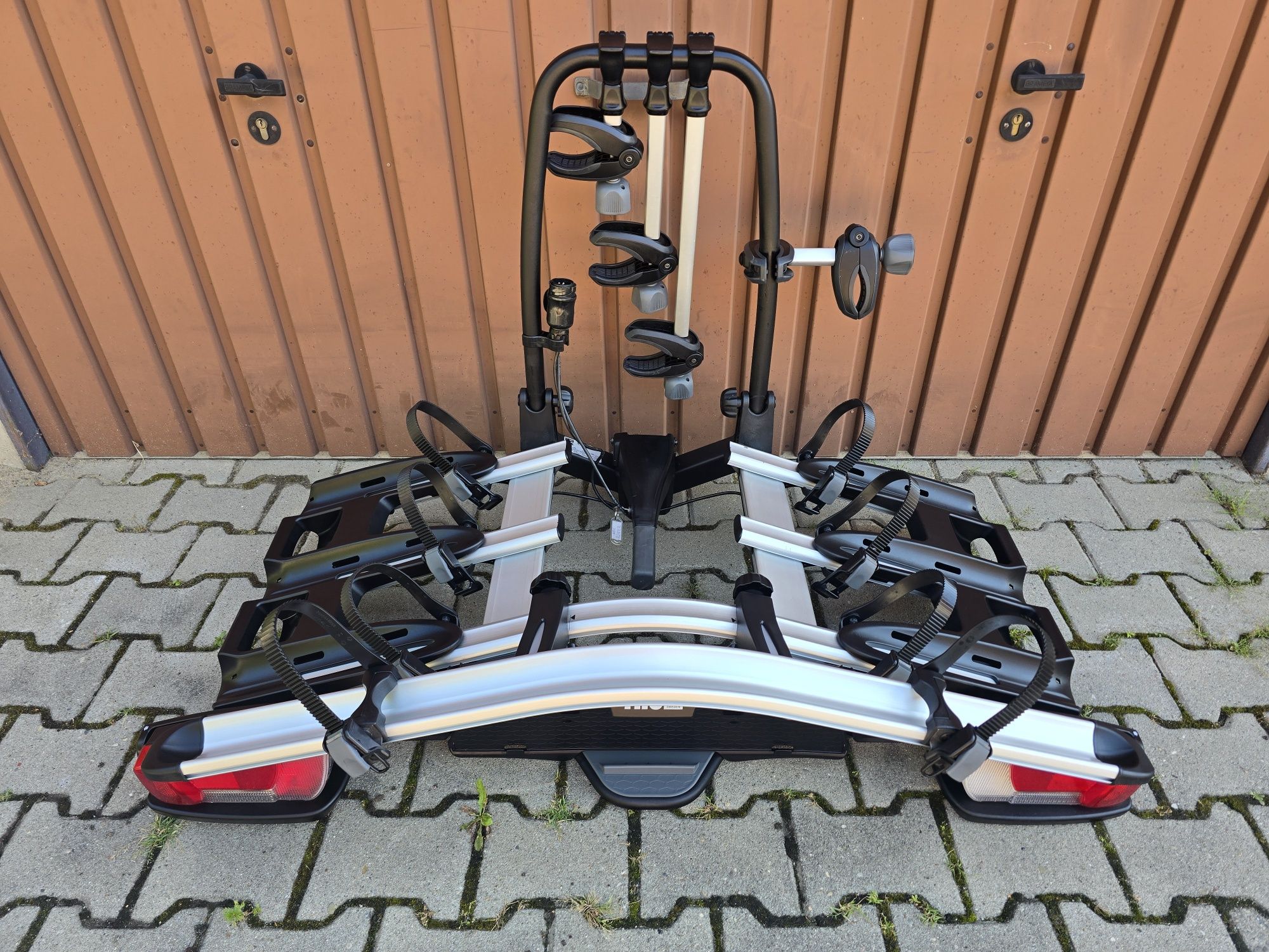 Bagażnik rowerowy na hak THULE VeloCompact 926 na 3+1 4 rower adapter