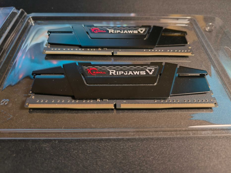 Memória RAM G.Skill Ripjaws V DDR4 16GB (2x8GB)