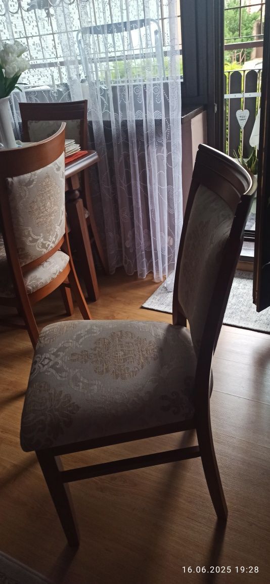 6 Krzeseł do salonu jasna tkanina