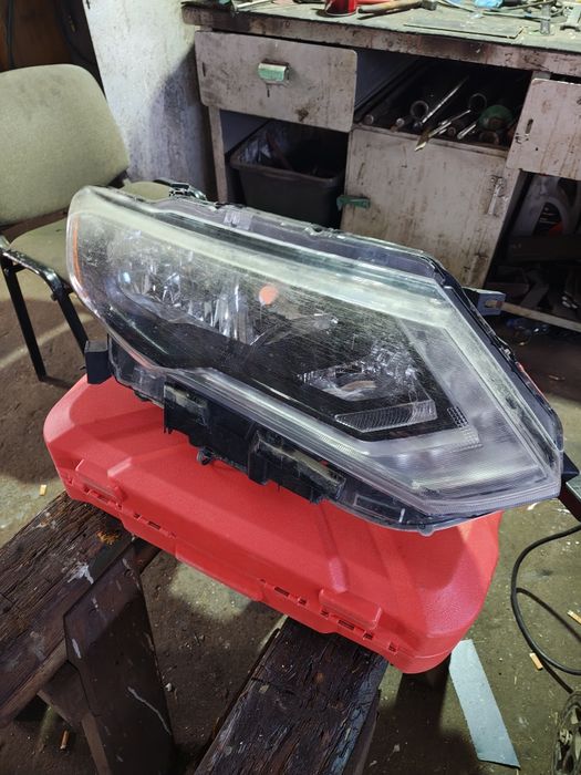 Lampa przednia prawa Nissan Rogue 2017