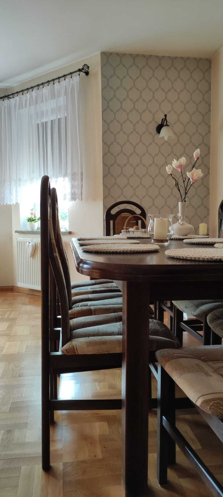 Stół 200/300 cm x 100 cm rozkładany z 8 krzesłami z drewna dębowego