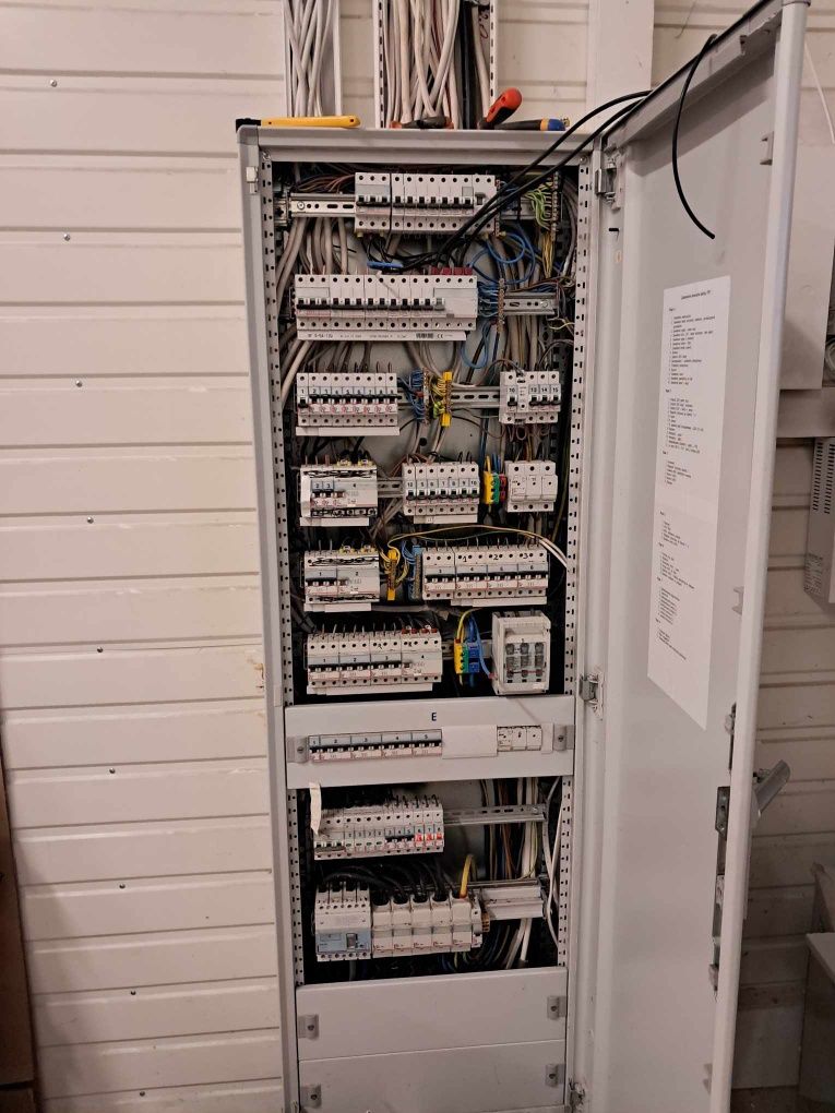 ELEKTRYK Usługi i pomiary elektryczne ELES