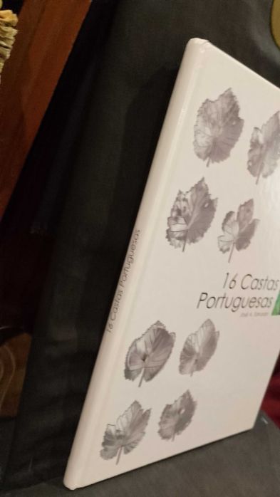 José A. Salvador 16 Castas Portuguesas