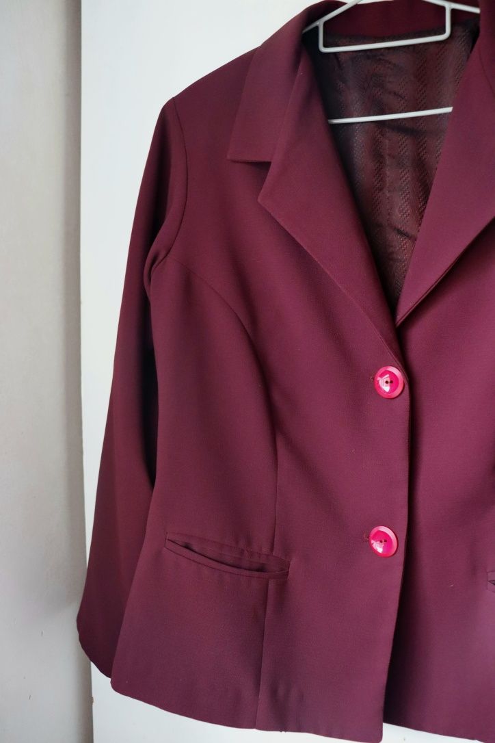 Blazer cintado bordô