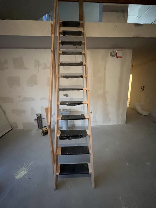 Solidne schody budowlane