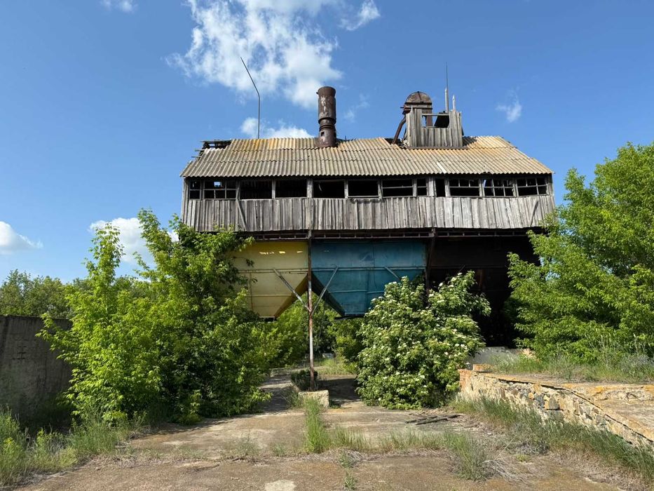 Майновий комплекс 772 м2. с. Познанка Перша