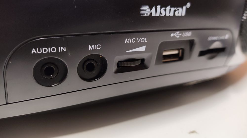 Mistral BDT-125J – boombox TV z DVD i ekranem LCD 7”