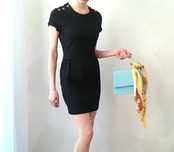 Elegant Mini Black Dress Czarna Mini sukienka ze złotymi guzikami