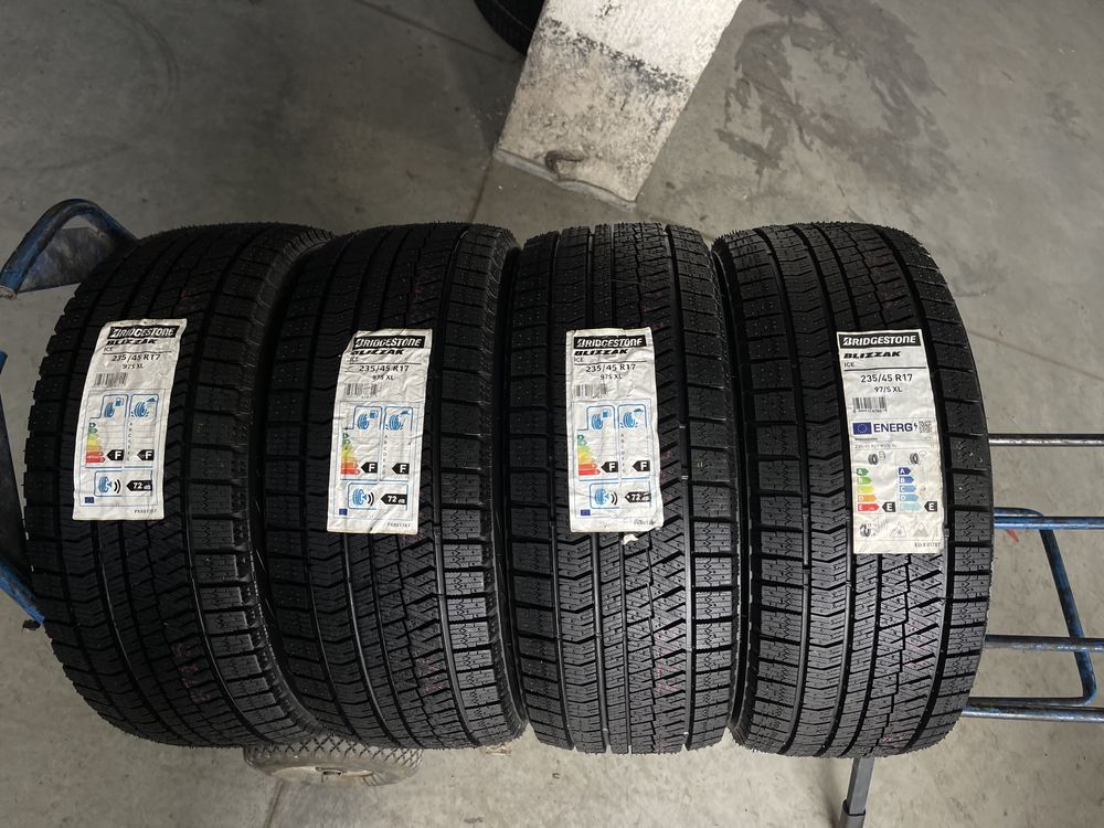 235/45/17 R17 Bridgestone Blizzak Ice 4шт новые