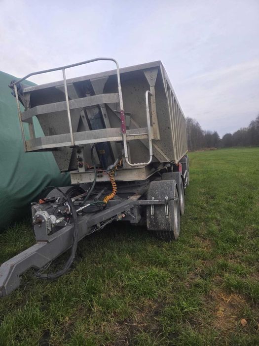 Przyczepa ciężarowa z wózkiem pod ciągnik rolniczy