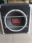 Автомобильный сабвуфер JBL