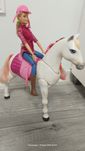 Chodzący koń Barbie interaktywny