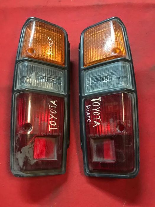 FAROLIM TRASEIRO TOYOTA HIACE