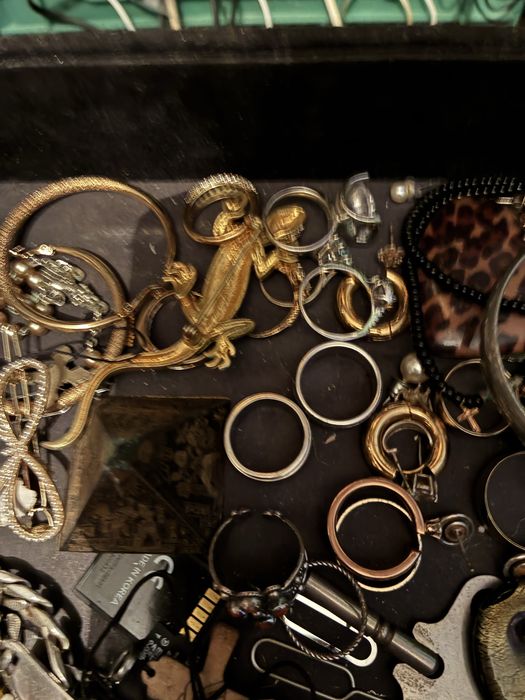 Varios relogios aneis pulseiras