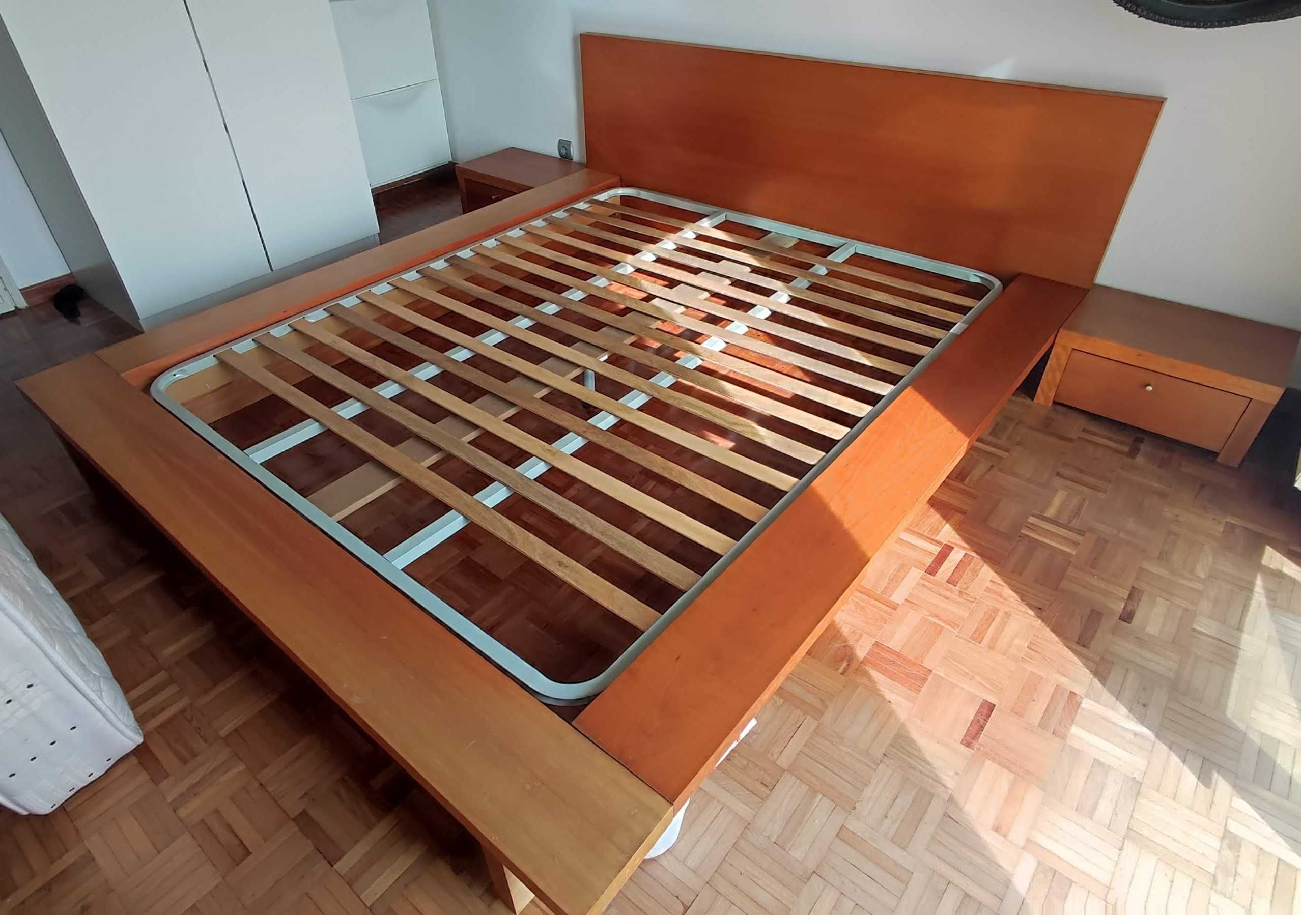 Cama de casal + 2 mesas de cabeceira + colchão (160x200) - Gato Preto
