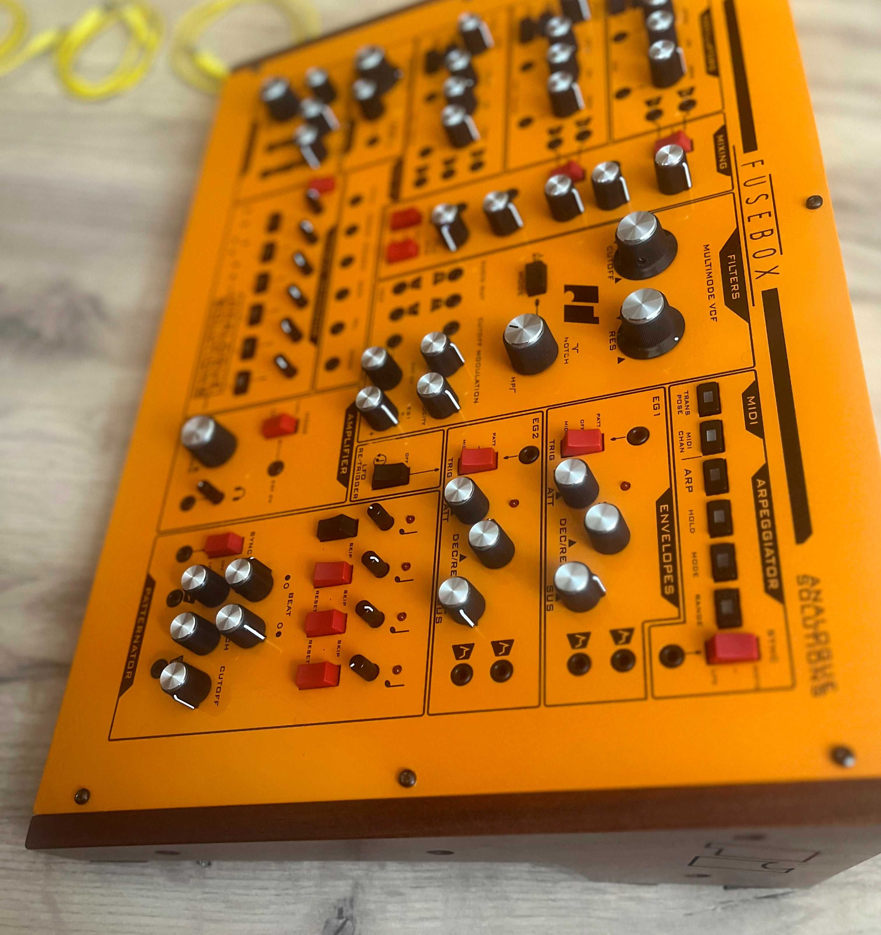 Analogue Solutions Fusebox syntezator analogowy