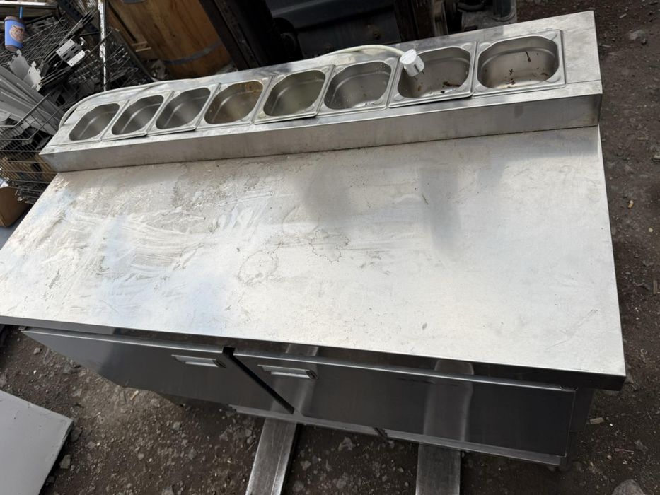 Холодильный стол из нержавейки с гастроёмкостями