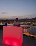 Bancada com iluminação para dj