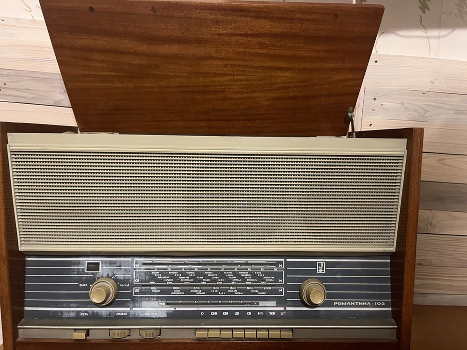 Продам радиолу с проигователем пластинок