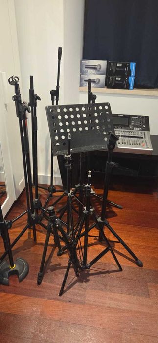 COMBO Mesa de mistura YAMAHA TF-1 + 4Mics SHURE E SENHEISER + 8 tripés
