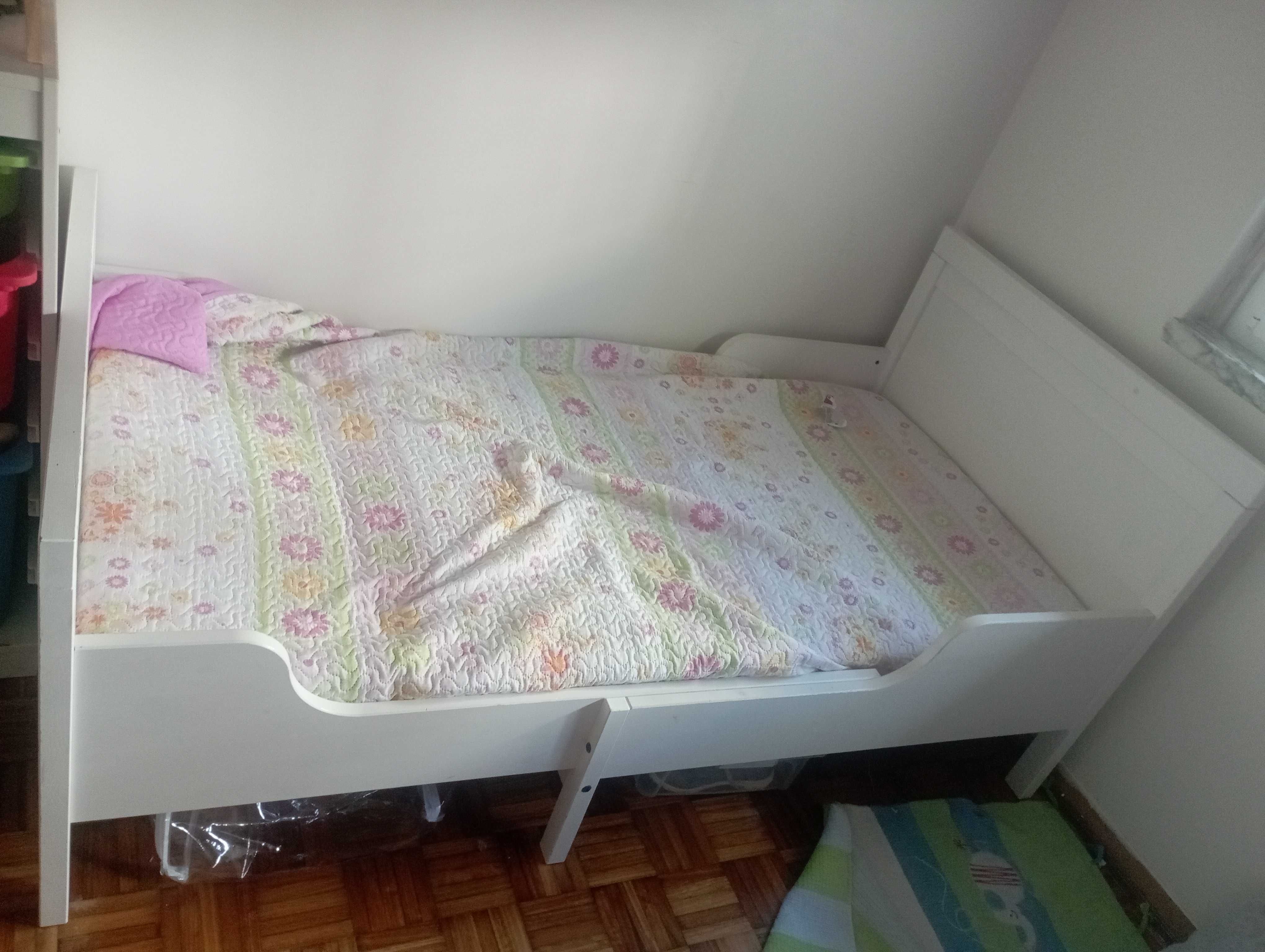 Vendo 2 camas de criança (sem colchão)