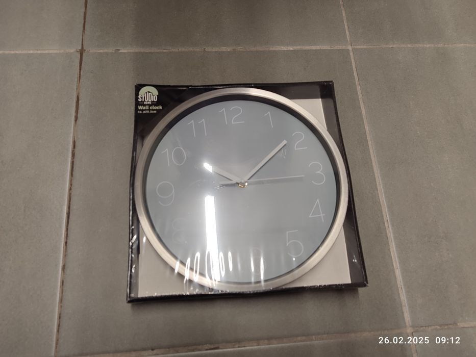 Nowy jasnozielony zegar ścienny 30 cm