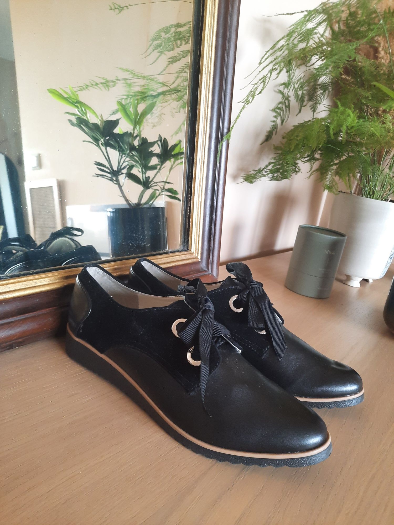 Czarne buty Bater polskie vintage retro wiązane wiosenne oksfordy 40