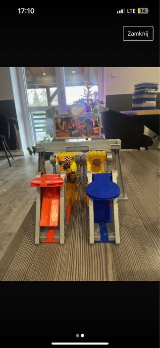 Tor blaze mega maszyny wyścig w błocie fisher price