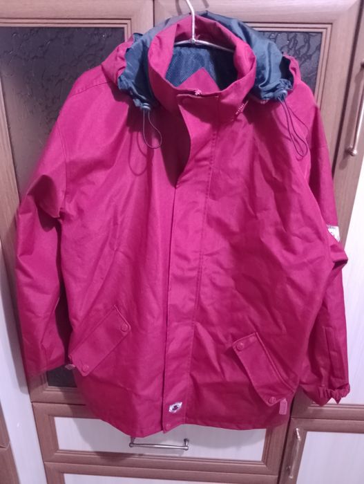 Чоловіча осіння куртка