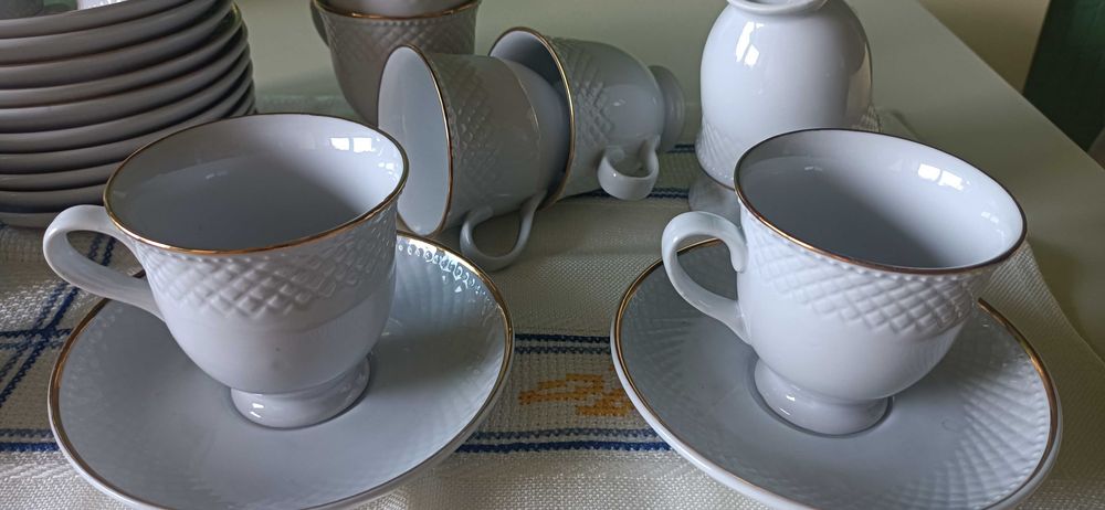 8 chávenas de café, com pires, "Royal China"