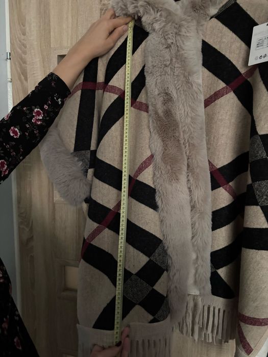 Zimowe ocieplane ponczo narzutka kurtka z futerkiem