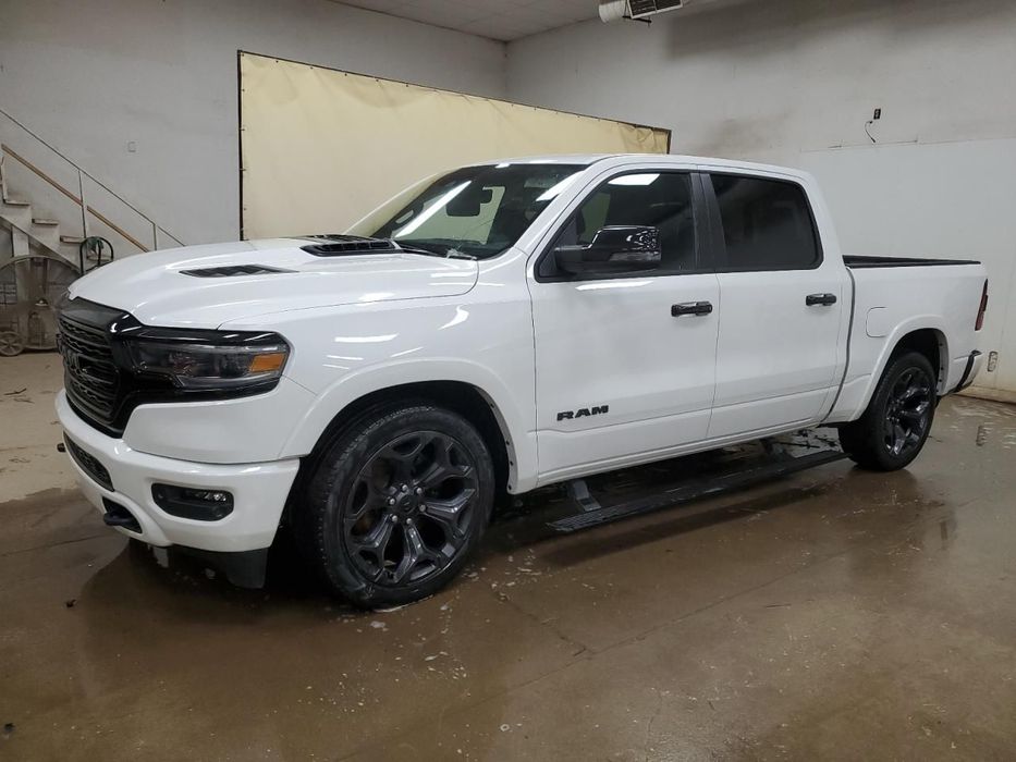 RAM 1500 / Limited / 5.7 HEMI / 4x4 /