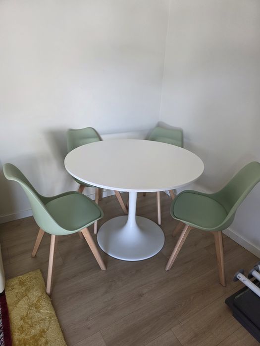 Mesa cozinha redonda Ikea Docksta e 4 cadeiras Skulm
