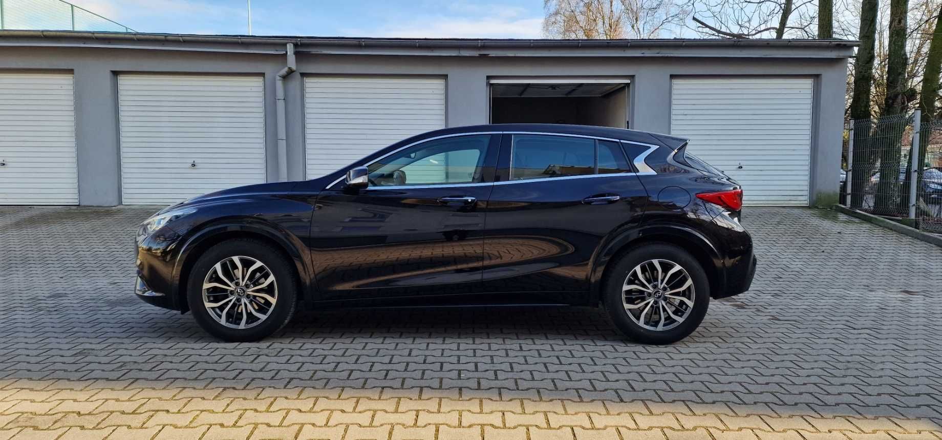 INFINITI Q30 Biznes 1,6 benzyna