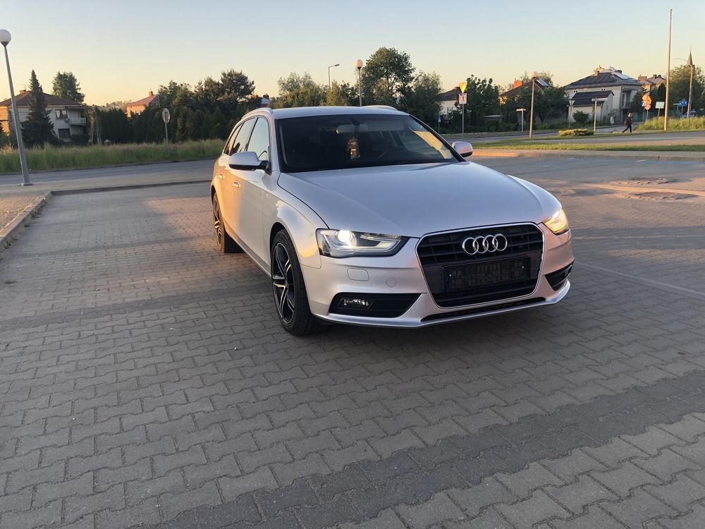 **Audi A4 b8 2.0 TDI 143 km **Super Stan**