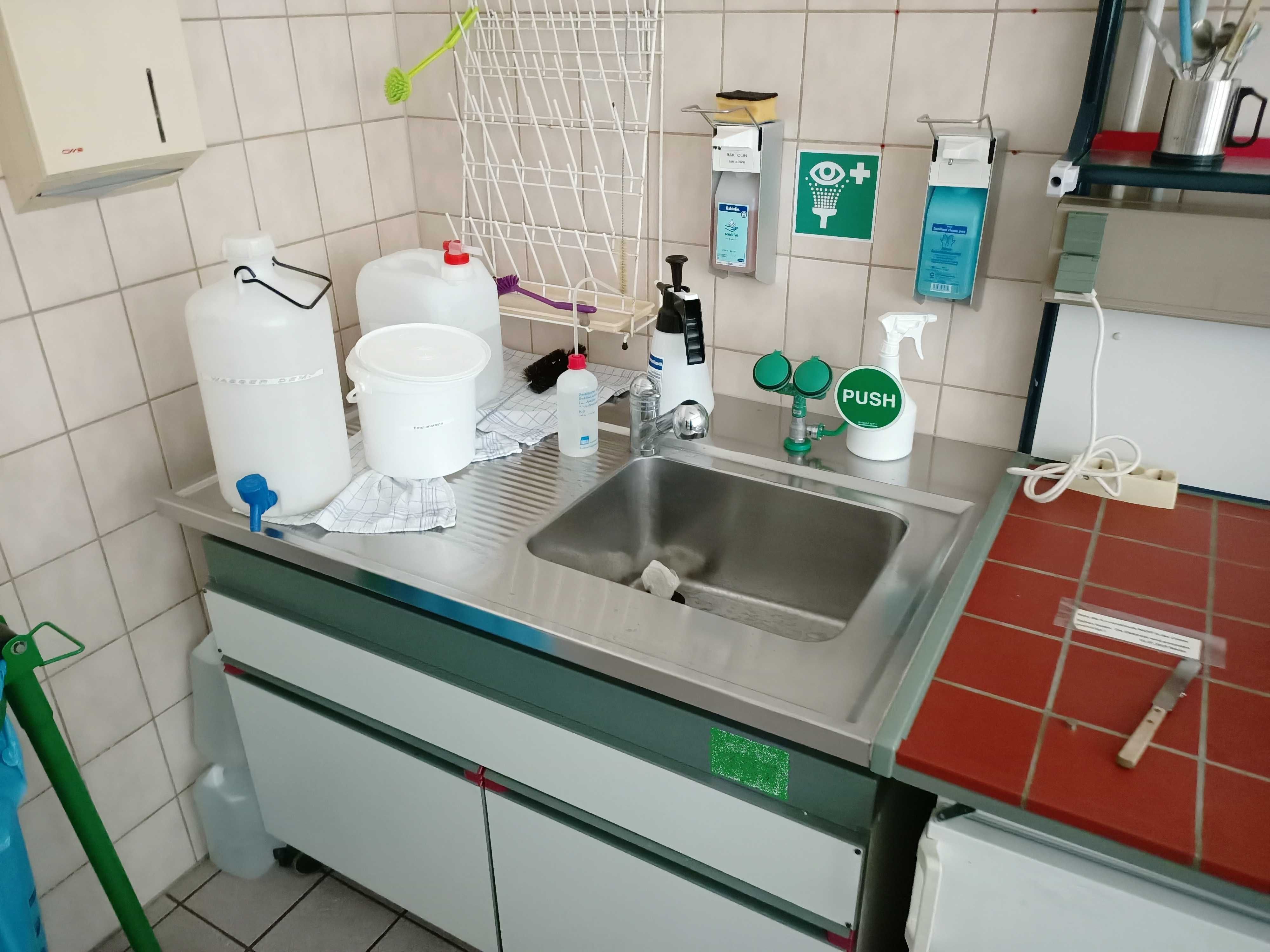 stół warsztatowy laboratoryjny blat ceramiczny umywalka szuflady