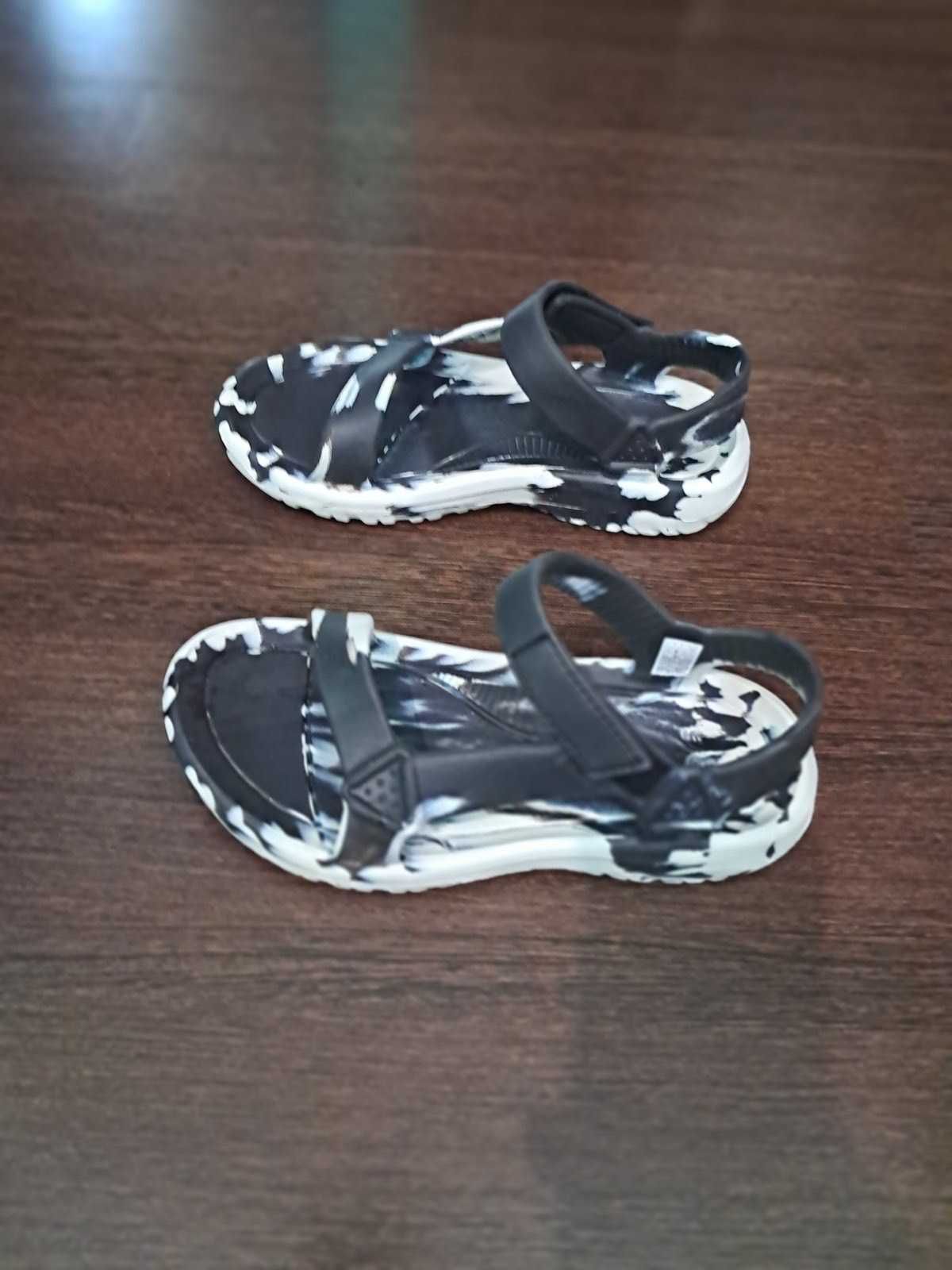 босоніжки Teva Hurricane Drift.   Р 39.  25см