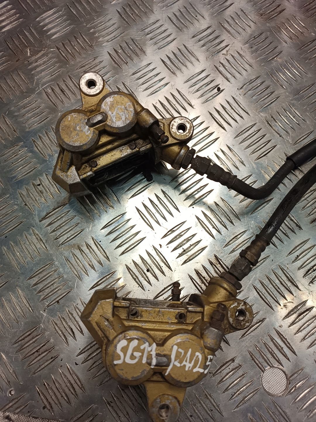 Zaciski Hamulcowe przód + Przewody Rozdzielacz Nissin Suzuki Gsx 750F