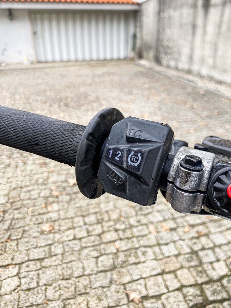 Husqvarna FC 450 de 2022 - (Aceito Troca)