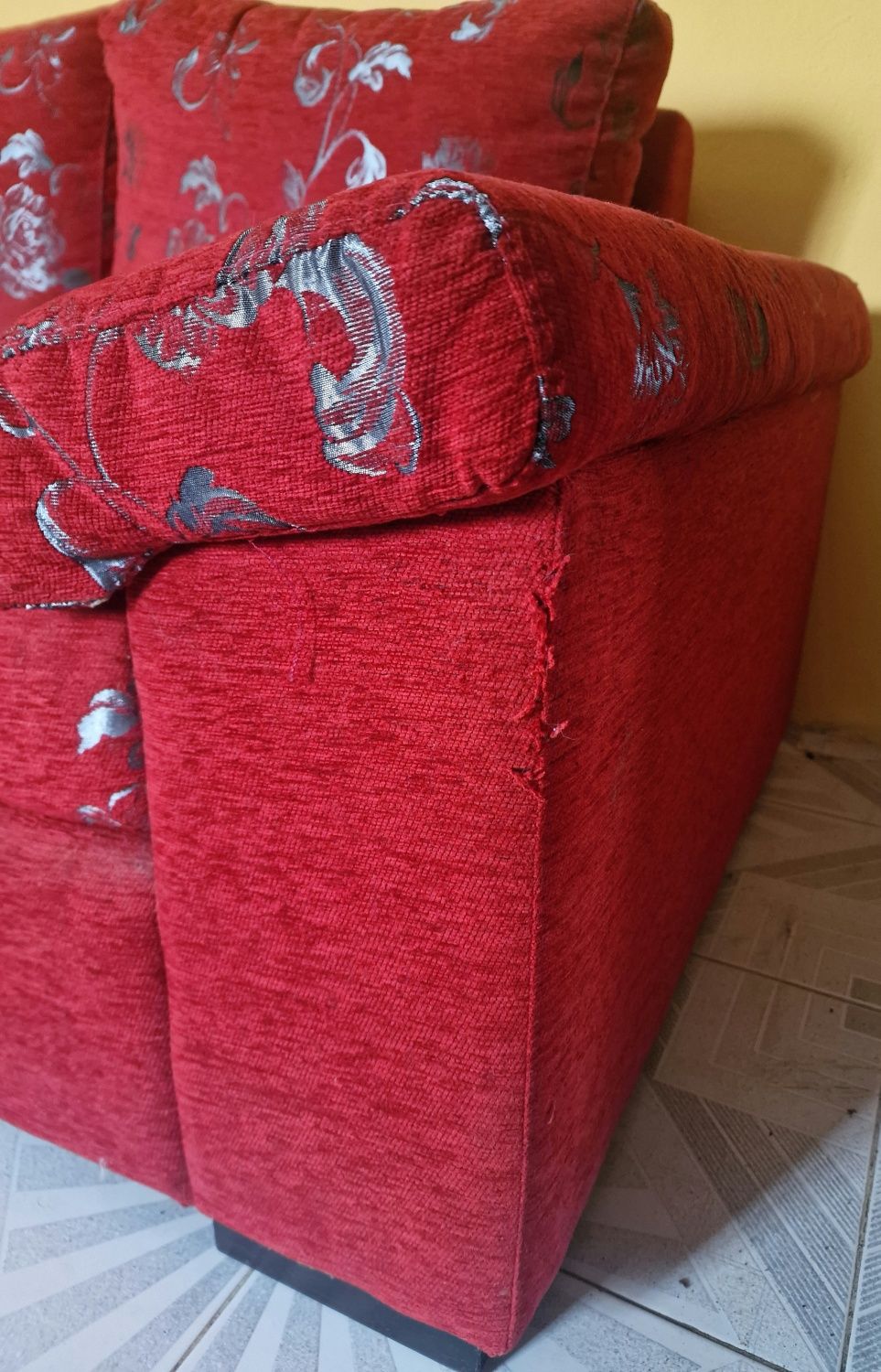 Sofa tecido  vermelho e cinzento